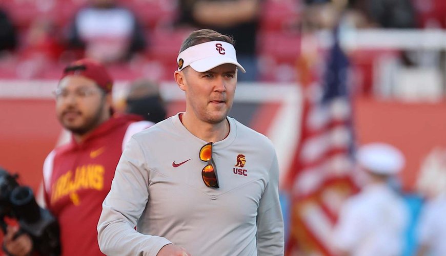 USC NFL Star Wide Receiver Makes Epic SoCal Comeback as Tunnel Captain