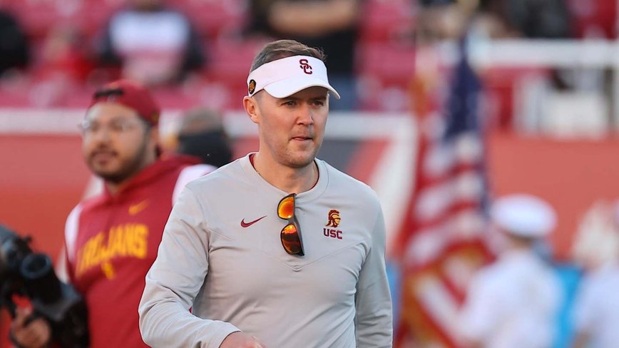 USC NFL Star Wide Receiver Makes Epic SoCal Comeback as Tunnel Captain