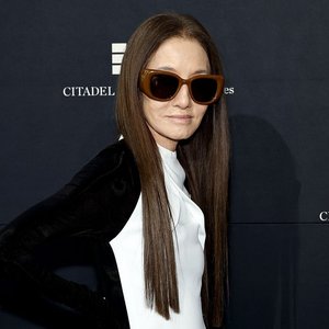 Vera Wang’s Parisian Birthday Bash: New Hair, Same Iconic Style