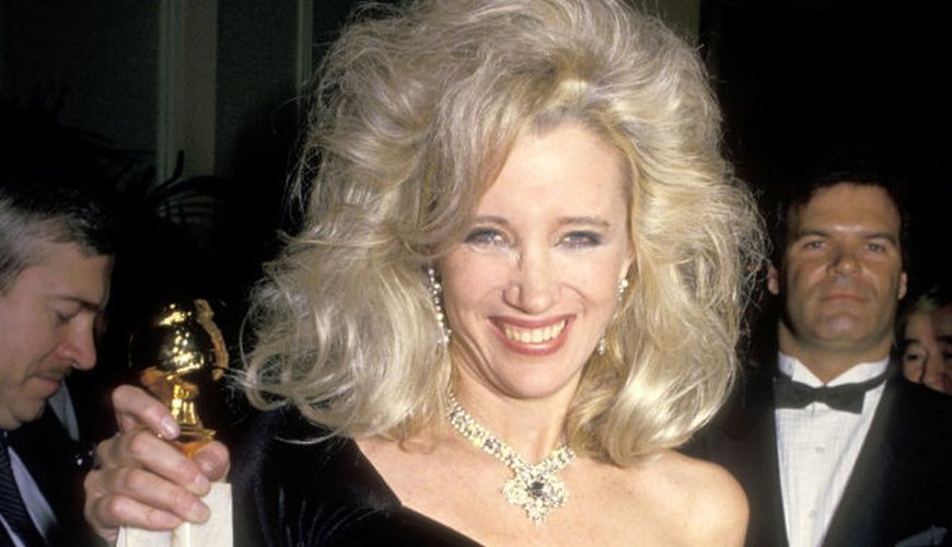 Hollywood Mourns: Sally Kirkland, Golden Globe Star, Passes at 84